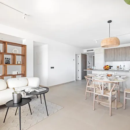 Banus - Beautiful Modern Flat Sea Views *