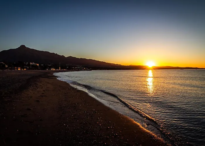 Banus - Beautiful Modern Flat Sea Views Apartament