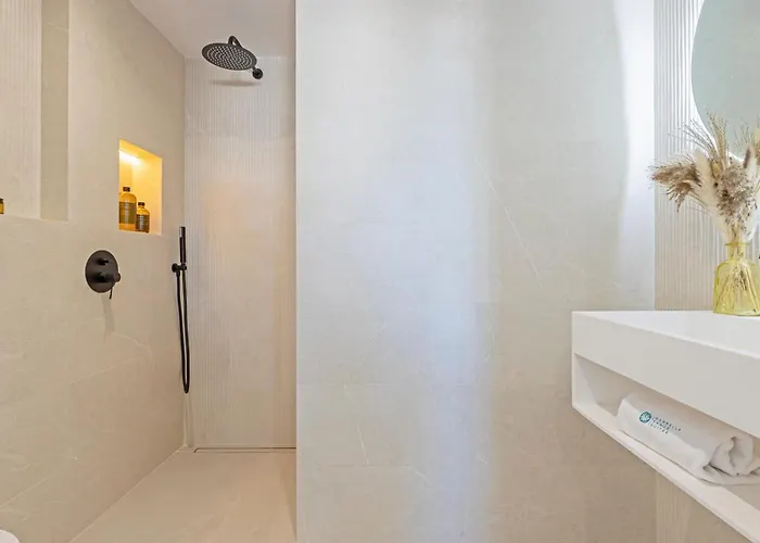 Banus - Beautiful Modern Flat Sea Views *