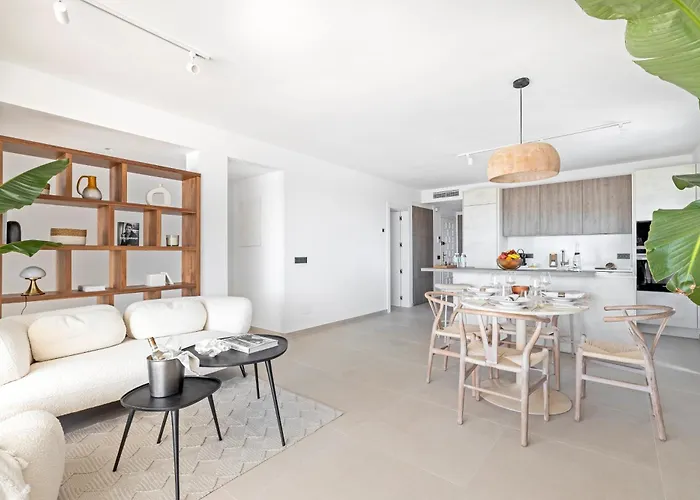 Banus - Beautiful Modern Flat Sea Views *