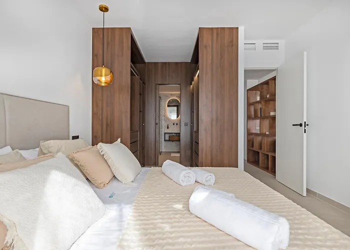 Banus - Beautiful Modern Flat Sea Views Apartament