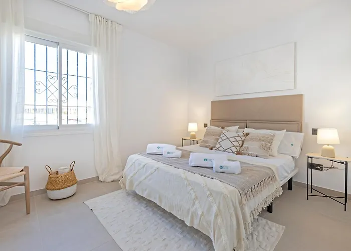 Banus - Beautiful Modern Flat Sea Views Apartament *