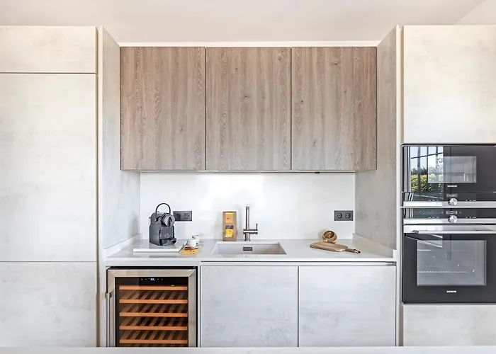 Banus - Beautiful Modern Flat Sea Views Marbella